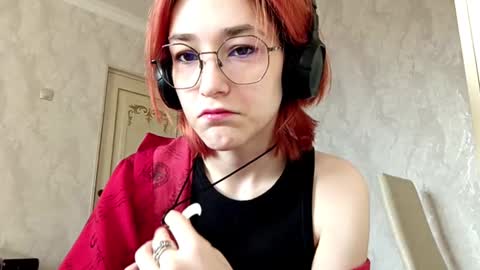 Lina online show from November 27, 2025, 11:01 am