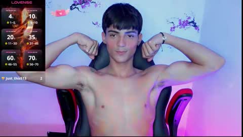 Snapshot of thommy_cute chatting on September 25, 2025, 2:59 am Thomas online show from September 25, 2025, 2:59 am