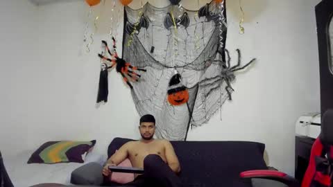 thomson_hot01 online show from October 17, 2025, 5:21 am