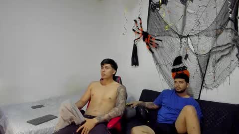 thomson_hot01 online show from October 19, 2025, 5:08 am