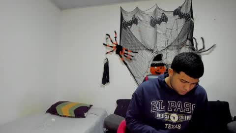 thomson_hot01 online show from October 31, 2025, 6:14 am