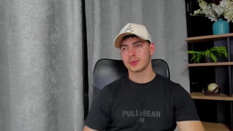 Snapshot of thomylov chatting on February 11, 2025, 2:14 am thomylov online show from February 11, 2025, 2:14 am