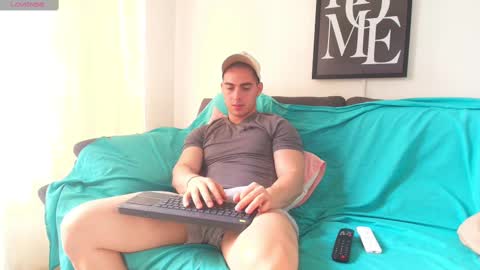 Snapshot of thomylov chatting on March 7, 2025, 6:43 pm thomylov online show from March 7, 2025, 6:43 pm