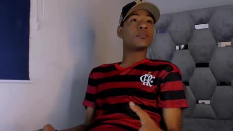 tiago_xxx_ online show from October 20, 2025, 8:20 pm