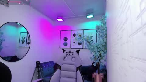 Tiara  online show from April 14, 2026, 3:34 am