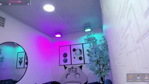 Tiara  online show from April 18, 2026, 3:43 am