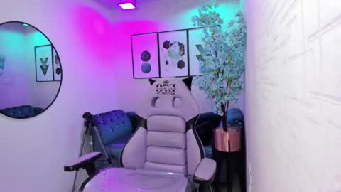 Tiara  online show from April 19, 2026, 3:17 am