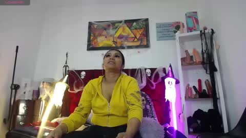 Tifanny Nails  online show from October 22, 2025, 12:27 pm