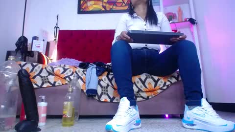 Tifanny Nails  online show from November 23, 2025, 1:44 pm