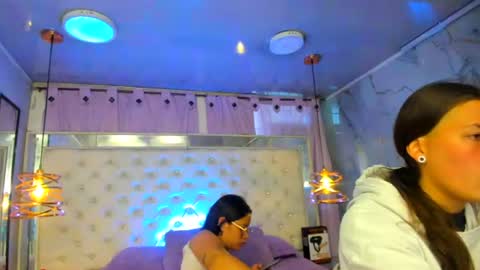 Tifanny y Vale online show from July 10, 2026, 12:19 pm