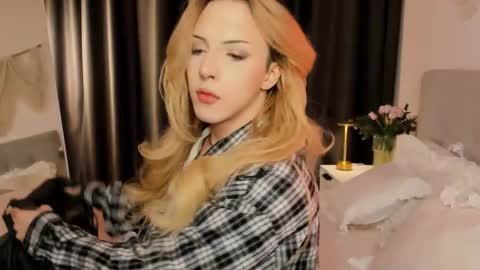 Tiffany online show from April 8, 2026, 5:40 am