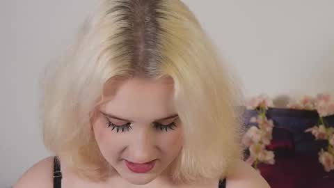 tiffanyjons online show from November 16, 2025, 5:40 pm