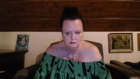 Snapshot of tiffanymature chatting on May 25, 2026, 9:32 pm TiffanyMature online show from May 25, 2026, 9:32 pm