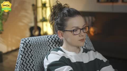 tiffanyriox online show from April 8, 2026, 11:48 pm