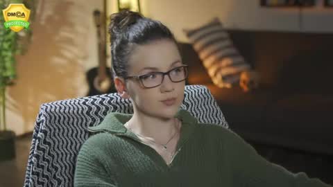 tiffanyriox online show from April 15, 2026, 11:49 pm