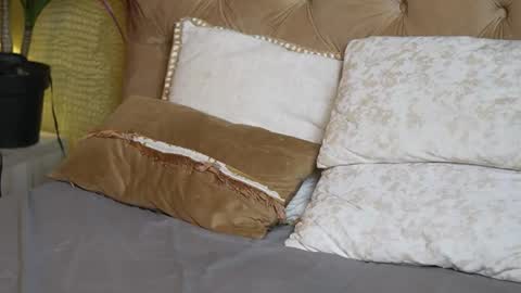  Tiffany  online show from November 26, 2025, 7:48 pm