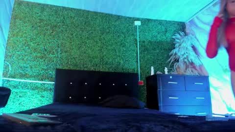 tiffanyy_deluxe online show from February 23, 2026, 2:25 pm