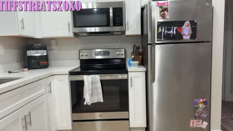 Tiffstreatsxoxo online show from March 30, 2026, 1:01 pm