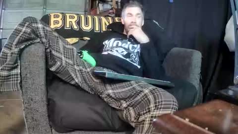 Snapshot of tiggity19 chatting on April 26, 2026, 4:37 pm Tiggity23 come stroke my 9 cock with ne online show from April 26, 2026, 4:37 pm