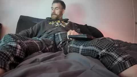 Snapshot of tiggity19 chatting on May 28, 2026, 12:57 pm Tiggity23 come stroke my 9 cock with ne online show from May 28, 2026, 12:57 pm