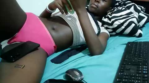 tight_pussie online show from April 14, 2026, 11:27 am