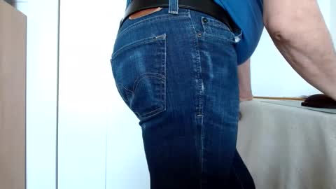 Snapshot of tightshortsspank chatting on March 8, 2025, 9:40 pm Tightshortsspank online show from March 8, 2025, 9:40 pm