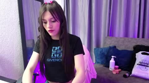 tiinajonus_ online show from April 6, 2026, 3:59 am