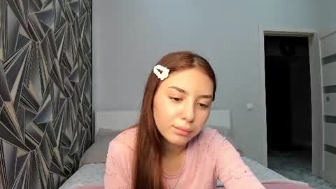 tillly_18 online show from June 10, 2026, 9:19 am