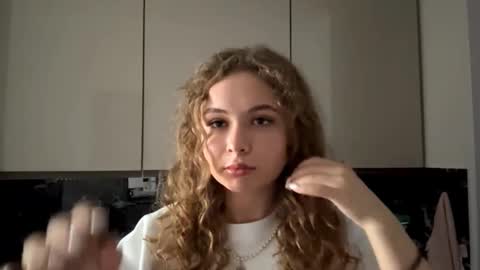 Cara online show from October 27, 2025, 9:24 am