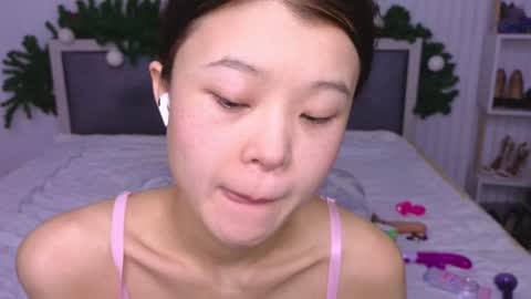 tina__kim online show from January 14, 2025, 7:38 am