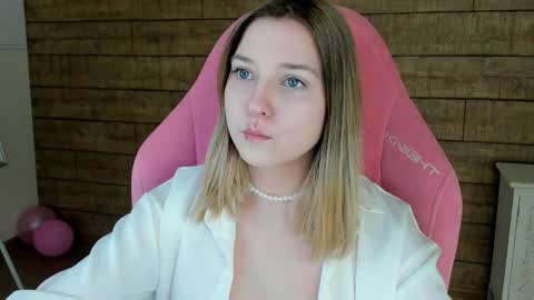 TinaBurton online show from April 5, 2026, 4:26 pm