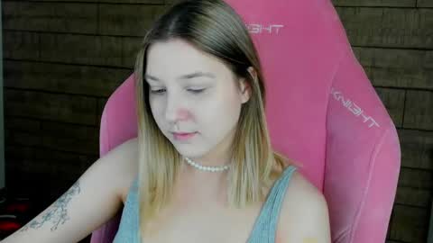 TinaBurton online show from April 15, 2026, 4:14 pm