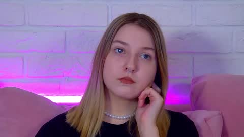 TinaBurton online show from May 11, 2026, 4:37 pm