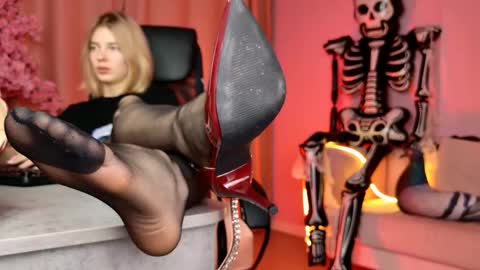 Tina Davil online show from October 21, 2025, 10:49 am