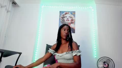 Snapshot of tinas_smith chatting on May 19, 2026, 1:17 pm tinas_smith online show from May 19, 2026, 1:17 pm