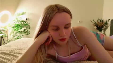 tinasiner online show from April 26, 2026, 3:42 pm