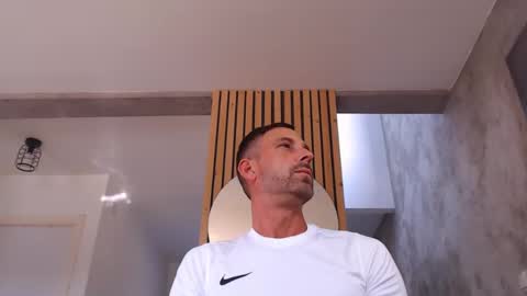 Snapshot of tinoclandestino chatting on February 15, 2025, 2:55 pm tinoclandestino online show from February 15, 2025, 2:55 pm