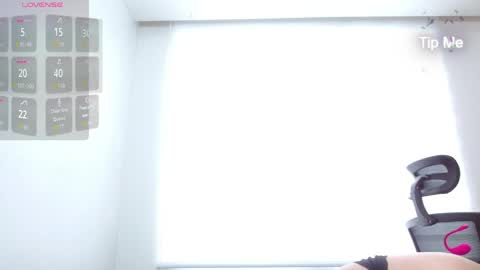 Snapshot of tiny_caroline chatting on May 18, 2026, 9:42 pm Tiny Caroline online show from May 18, 2026, 9:42 pm