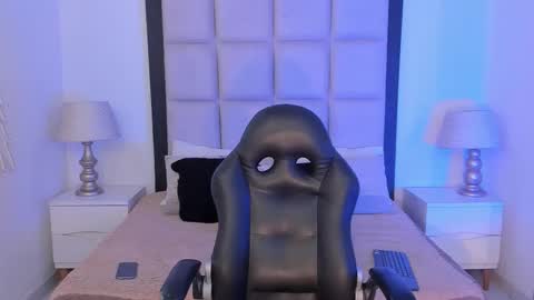 Thomm  Independent Model online show from February 7, 2026, 5:22 am