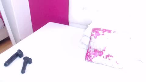 tiny_whore18 online show from January 30, 2025, 3:40 pm