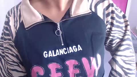 tiny_whore18 online show from September 16, 2025, 3:24 pm