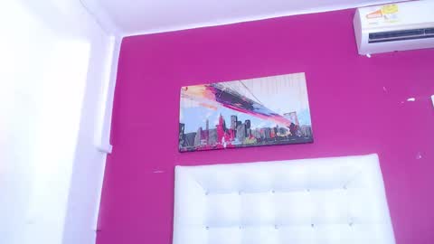 tiny_whore18 online show from October 7, 2025, 4:37 pm