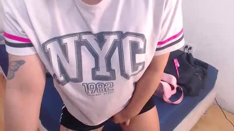 tiny_whore18 online show from October 23, 2025, 4:28 pm