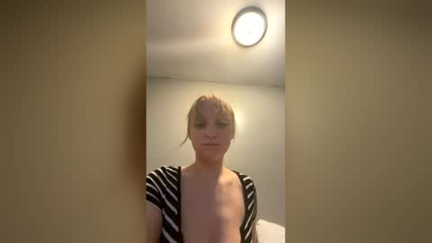 Snapshot of tinyblondebarbie chatting on May 30, 2026, 8:00 am tinyblondebarbie online show from May 30, 2026, 8:00 am