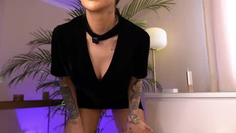 Snapshot of tinydoll_xo chatting on April 6, 2026, 2:40 pm Anissa online show from April 6, 2026, 2:40 pm