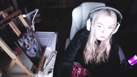 stage Kylie Sinner  brand CLITBAIT online show from February 16, 2025, 5:26 am