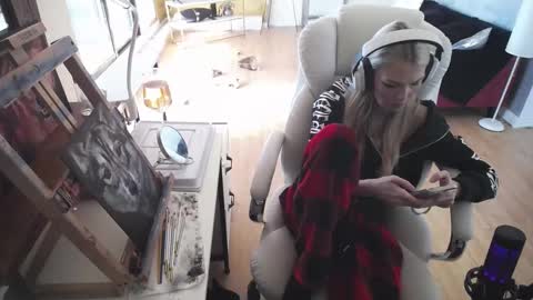 stage Kylie Sinner  brand CLITBAIT online show from February 19, 2025, 4:55 pm