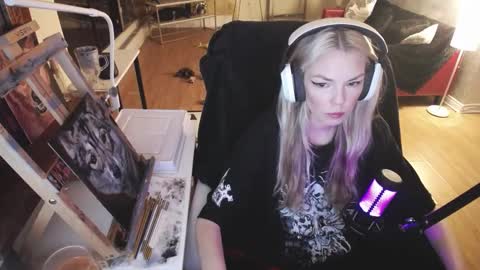 stage Kylie Sinner  brand CLITBAIT online show from February 20, 2025, 3:01 am