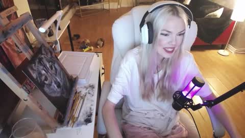 stage Kylie Sinner  brand CLITBAIT online show from February 24, 2025, 3:02 am