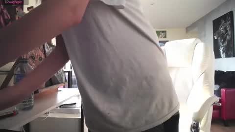 stage Kylie Sinner  brand CLITBAIT online show from September 16, 2025, 9:38 pm